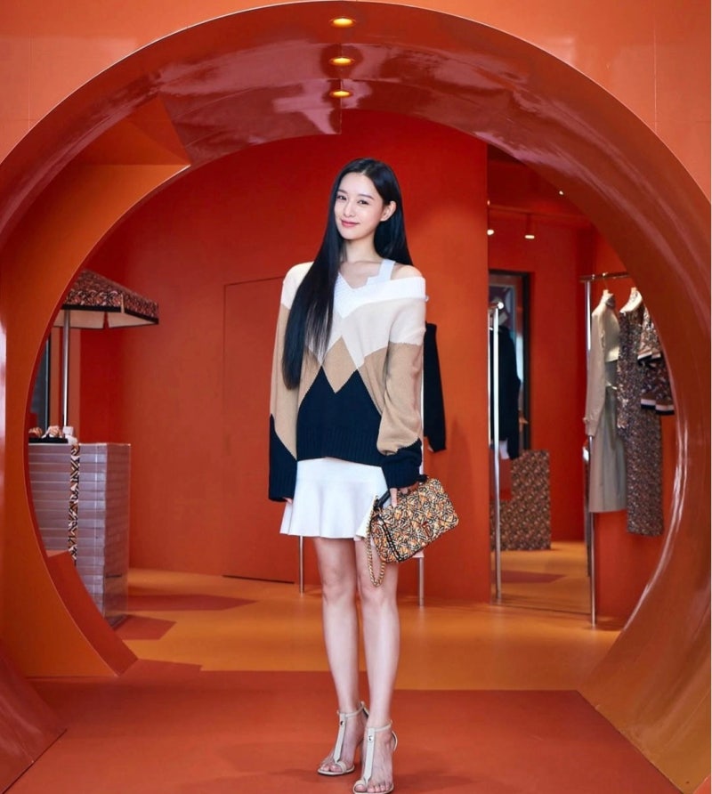 Journalists Were Shook By Her Real-Life Presence. Here is Kim Jiwon's Fashion.