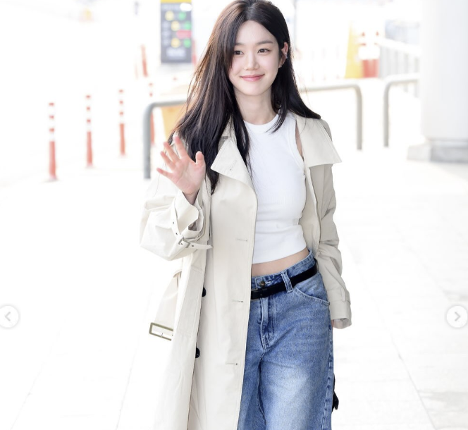 From Filming to Wedding in One Outfit: Lee Yu-bi's Everyday Wardrobe Philosophy That Women Actually Want to Copy