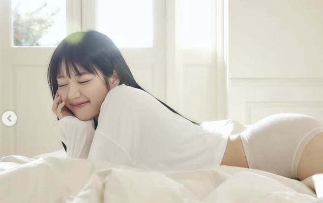 From Filming to Wedding in One Outfit: Lee Yu-bi's Everyday Wardrobe Philosophy That Women Actually Want to Copy
