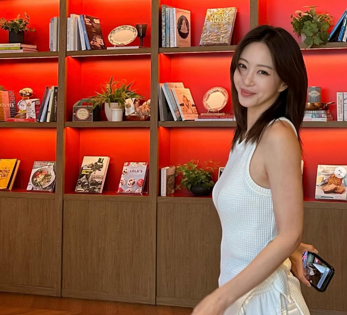 Han Ye Seul Announced Her Marriage on YouTube Mid-Handbag Segment — Here's Why That Outfit Became the Talk