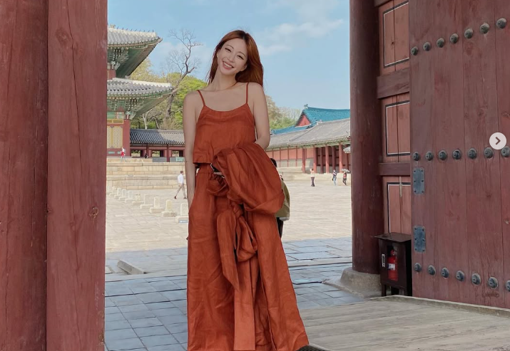 Han Ye Seul Announced Her Marriage on YouTube Mid-Handbag Segment — Here's Why That Outfit Became the Talk