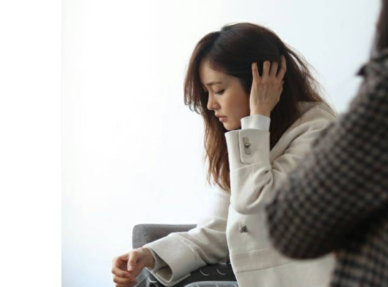 Finkl Fairy Maknae at 45: Why Seong Yuri's Twin-Mom Wardrobe Proves One Ribbon Changes Everything