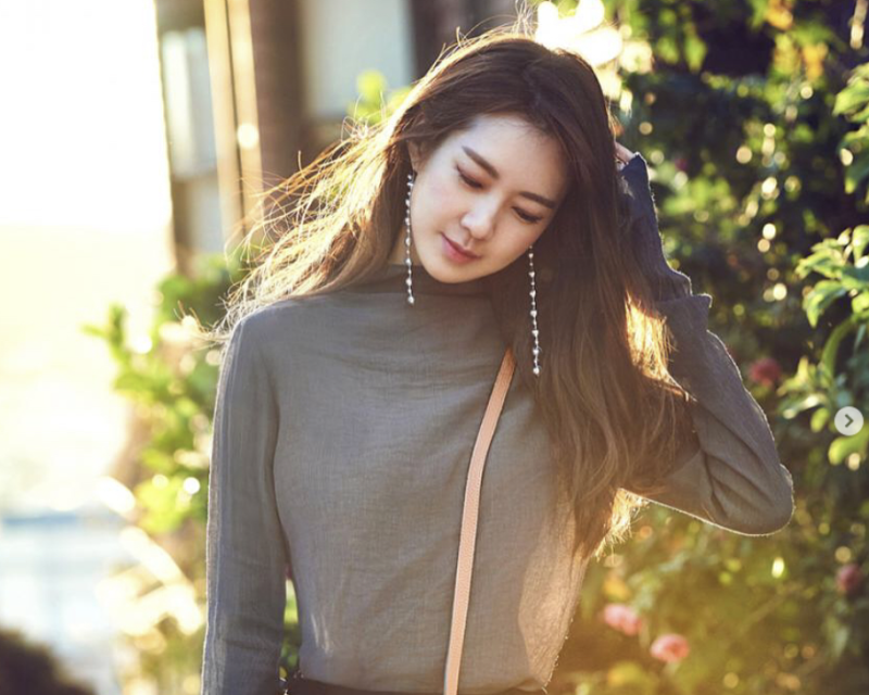 46-Year-Old Whose Youngest Looks Like Park Bo-gum Gets Mistaken for His Older Sister