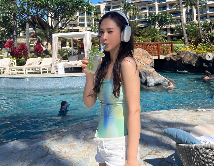 Yuri Left SM Entertainment. Five Days Later, She Took a Music Show Stage. Here's What She Wore.