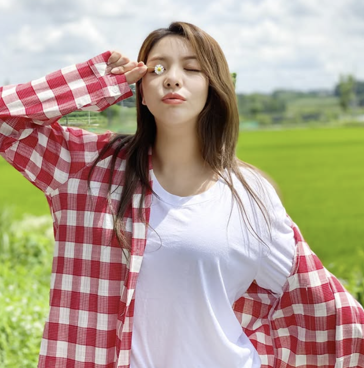 Ailee the Power Vocal Dresses Like She Doesn't Want to Be Heard: Why Restraint Is Her Real Skill