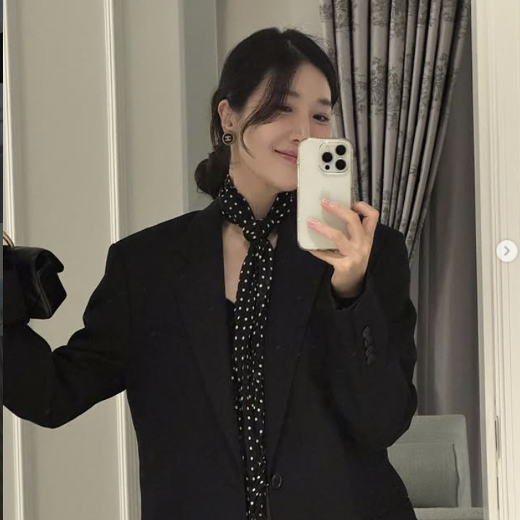 Davichi's Lee Hae-Ri Lost at Hidden Singer — But Her Personal Style Game? Unbeatable