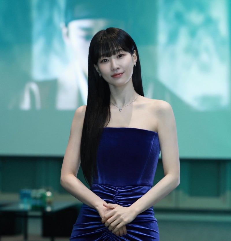 Trendsetter Actress: The Prep School to Stardom Arc