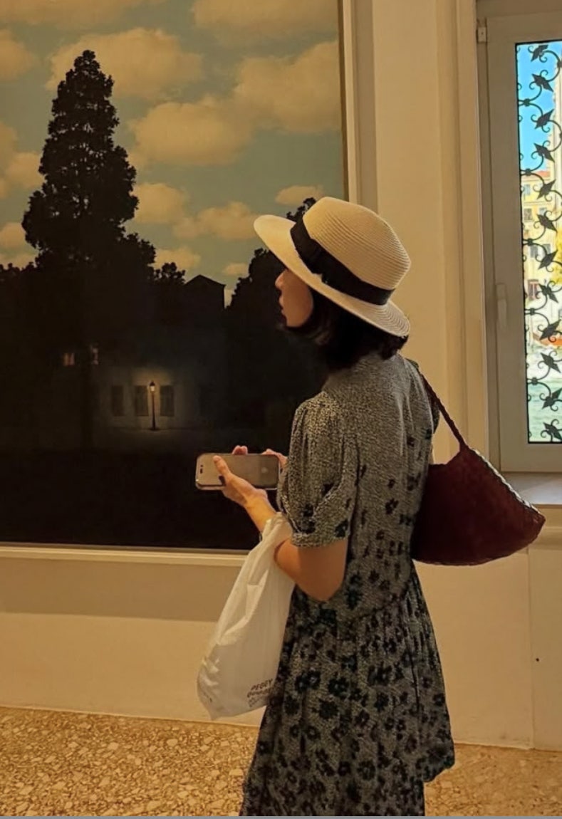 She Bought a Billion-Won Penthouse in Seoul, But in Venice She Carried One Bag—Over and Over
