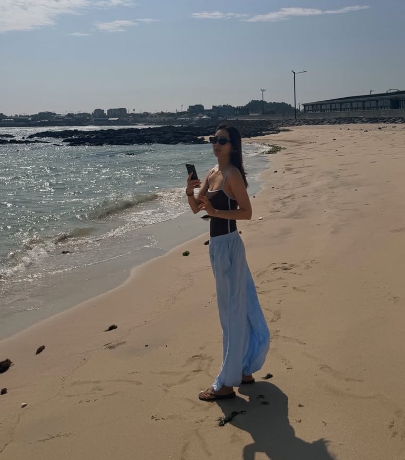 She Has a 9-Year-Old Daughter and Looks Like This—Actress Han Chae-ah\'s Casual Uniform
