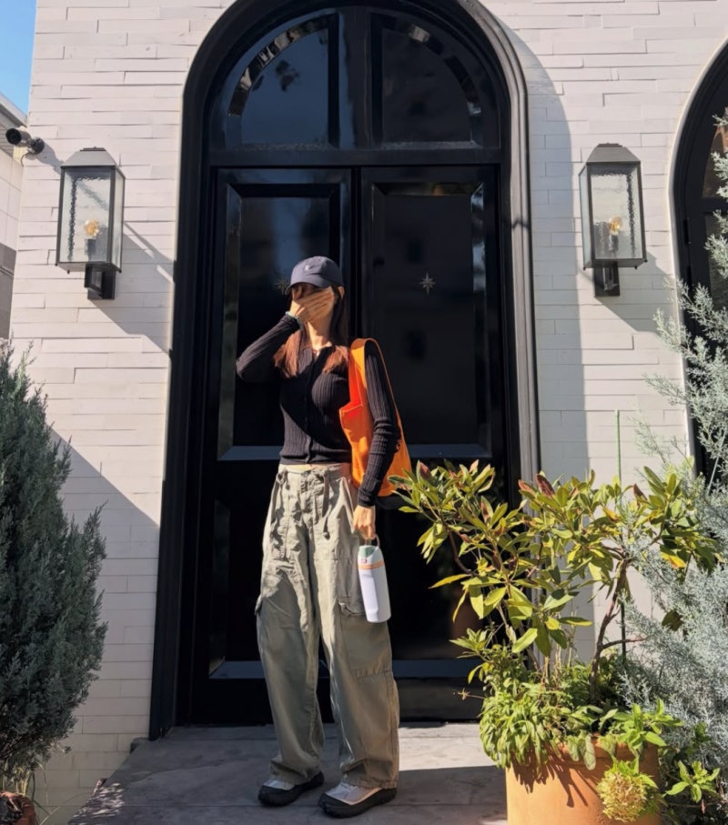 She Has a 9-Year-Old Daughter and Looks Like This—Actress Han Chae-ah\'s Casual Uniform