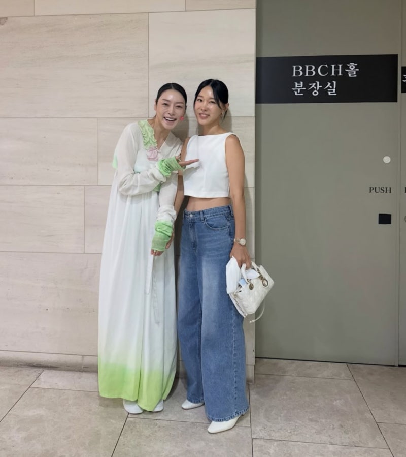 Hard To Believe She's 46: The Actress Who Looks Younger In Casual Clothes
