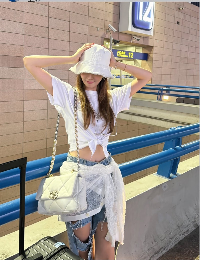 Lee Da-hae's $30 Tank Top and Shanghai's 600-Million-Won Rent: The Actual Daily-Wear Formula
