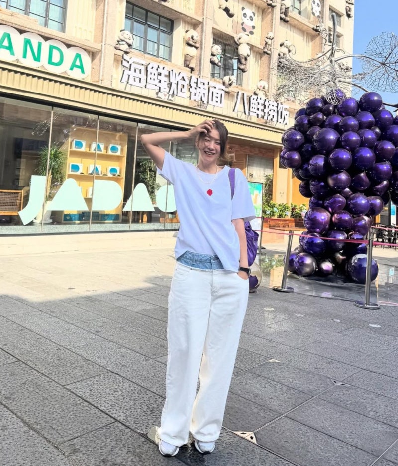 “Is she really 42?”… An actress in her 40s with a tall 172cm frame and an exceptional fit in casual clothes