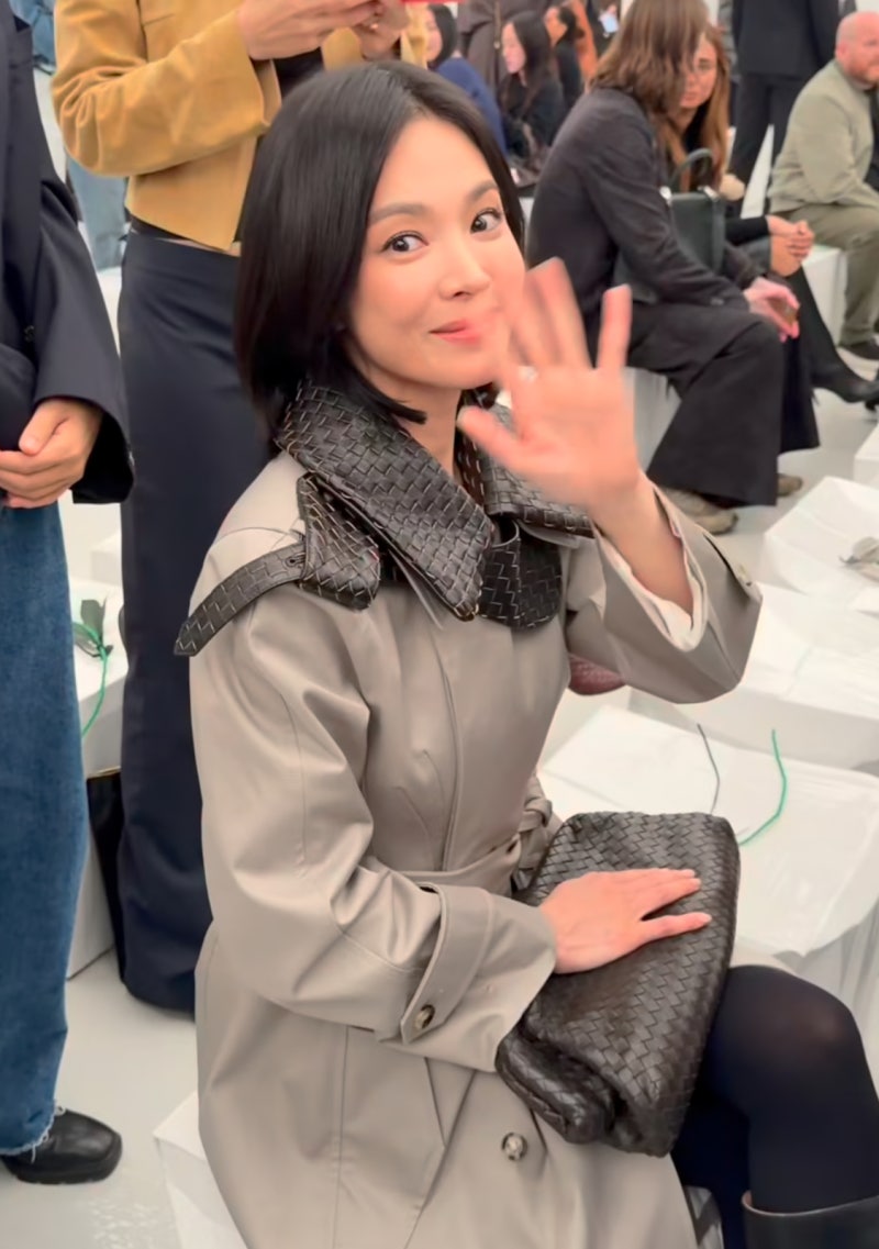 “Is she really 44?”… Top actress who stole the spotlight with her visuals upon appearing at Bottega Fashion Week