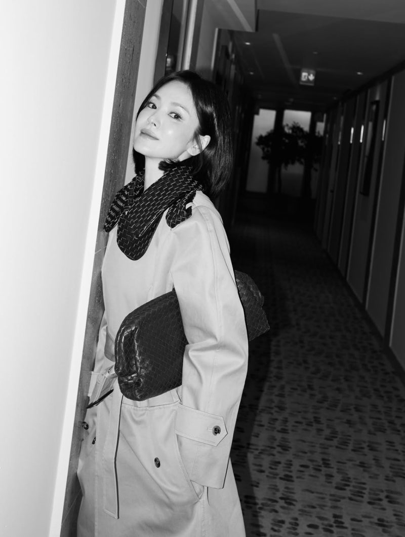 “Is she really 44?”… Top actress who stole the spotlight with her visuals upon appearing at Bottega Fashion Week