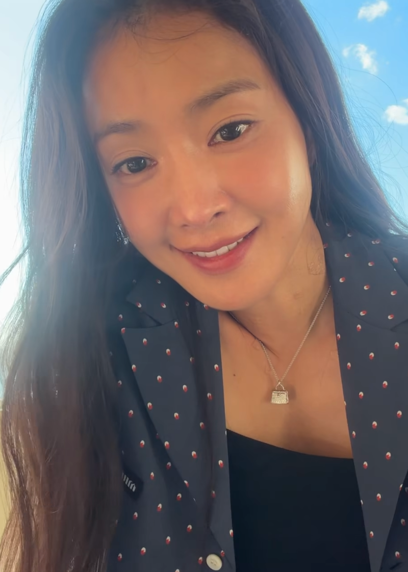 “Thought it was just an ordinary shirt look, but it costs as much as a car”… Lee Si-young’s casual fashion, at least in the “37 million won range”