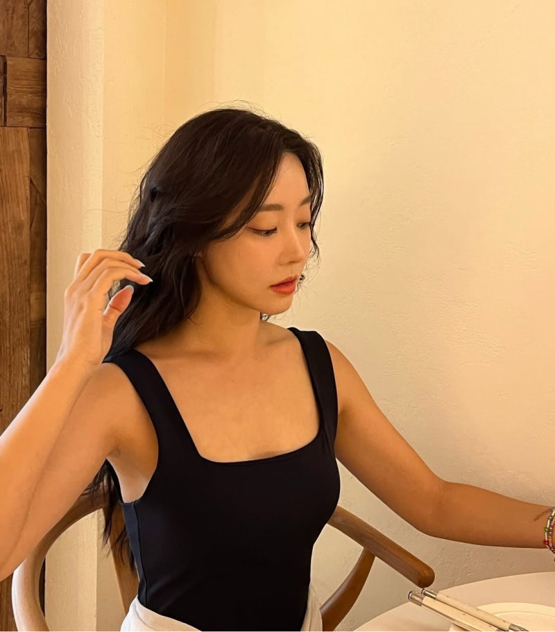“38, 5 Years into Marriage”… Former Girl Group Actress Who Still Looks Like an Idol in Casual Clothes