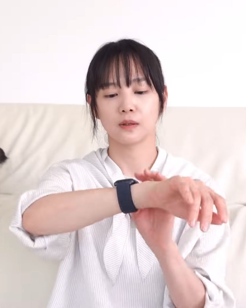 “My husband bought me a 20 million won Cartier,”… A 40-something actress who says she never uses it and only wears “this watch.”