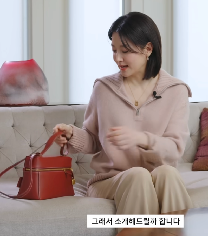 "Always when going to meet a friend..." The luxury bag Lee Young-ae is said to carry often these days