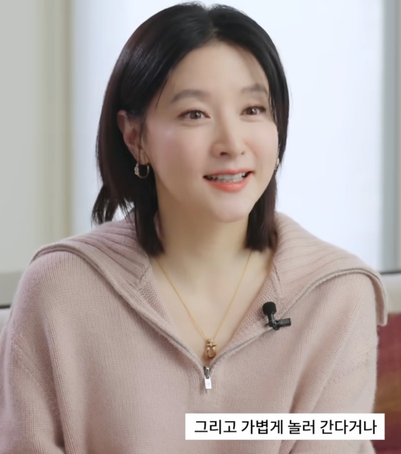 "Always when going to meet a friend..." The luxury bag Lee Young-ae is said to carry often these days