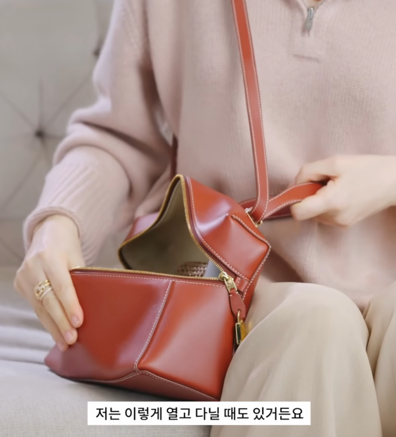 "Always when going to meet a friend..." The luxury bag Lee Young-ae is said to carry often these days