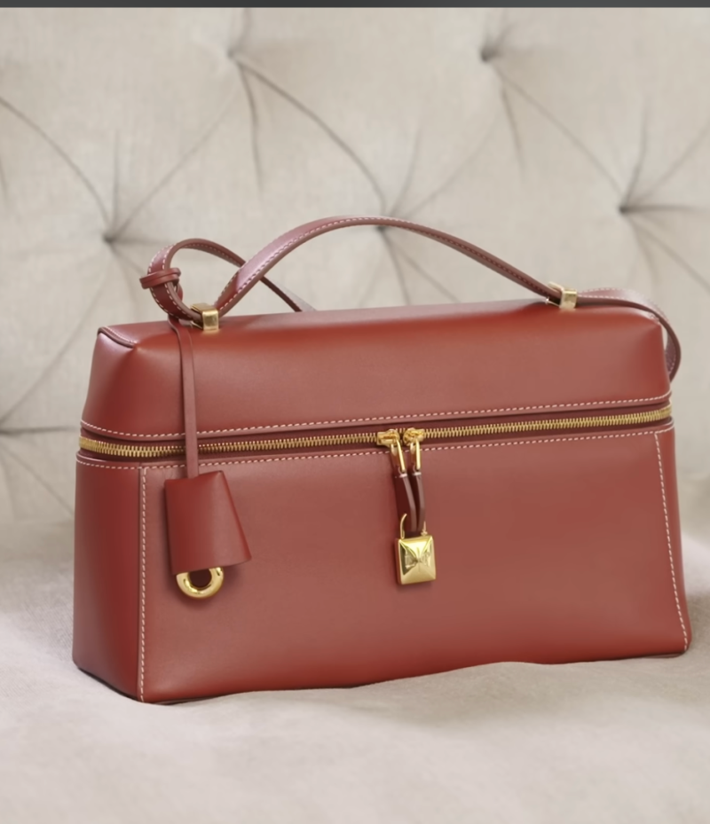 "Always when going to meet a friend..." The luxury bag Lee Young-ae is said to carry often these days
