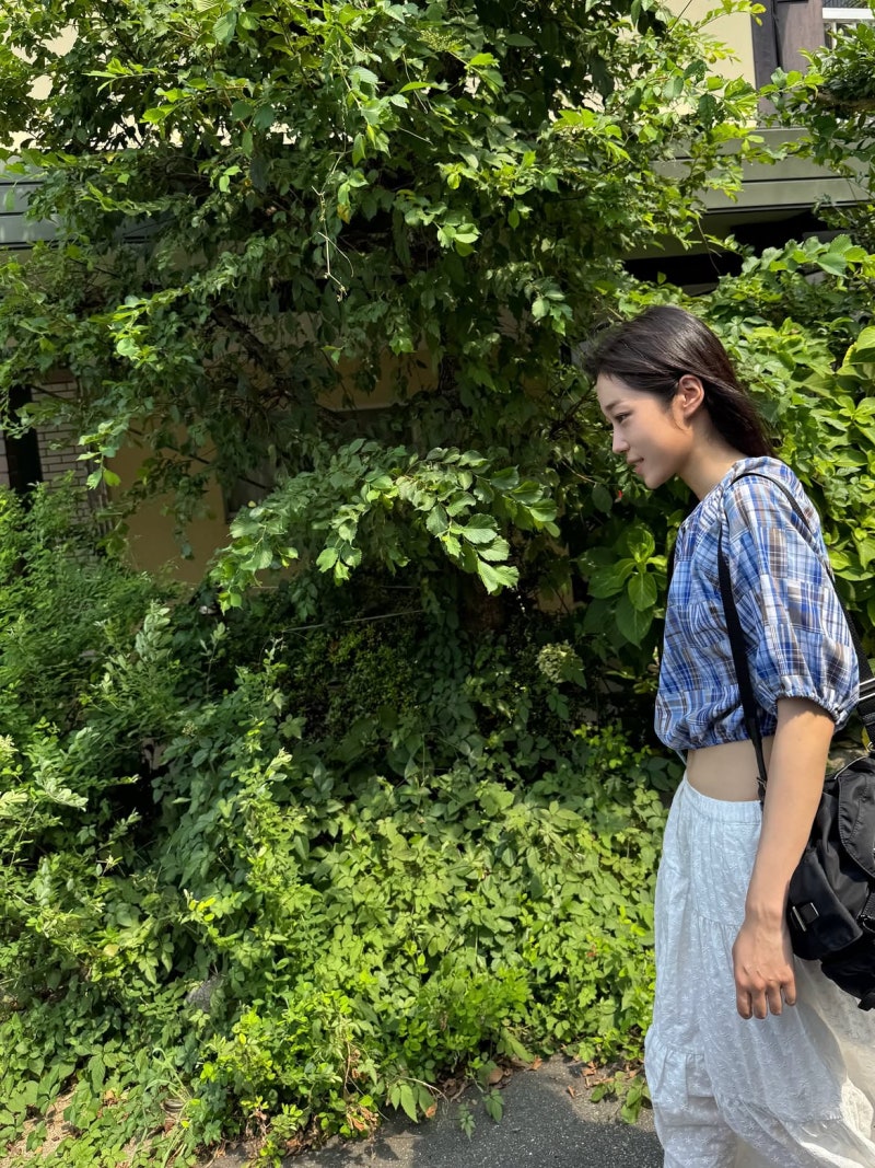 2023's Most Captivating Breakout Actress: Noh Yoon-seo's Summer Checks and Layering