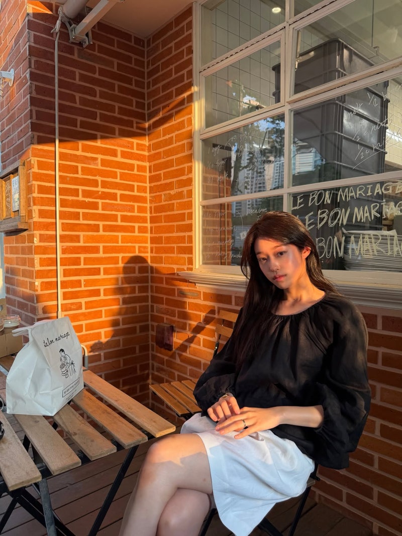 2023's Most Captivating Breakout Actress: Noh Yoon-seo's Summer Checks and Layering