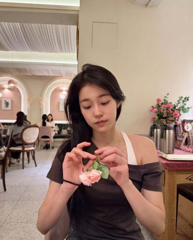 2023's Most Captivating Breakout Actress: Noh Yoon-seo's Summer Checks and Layering