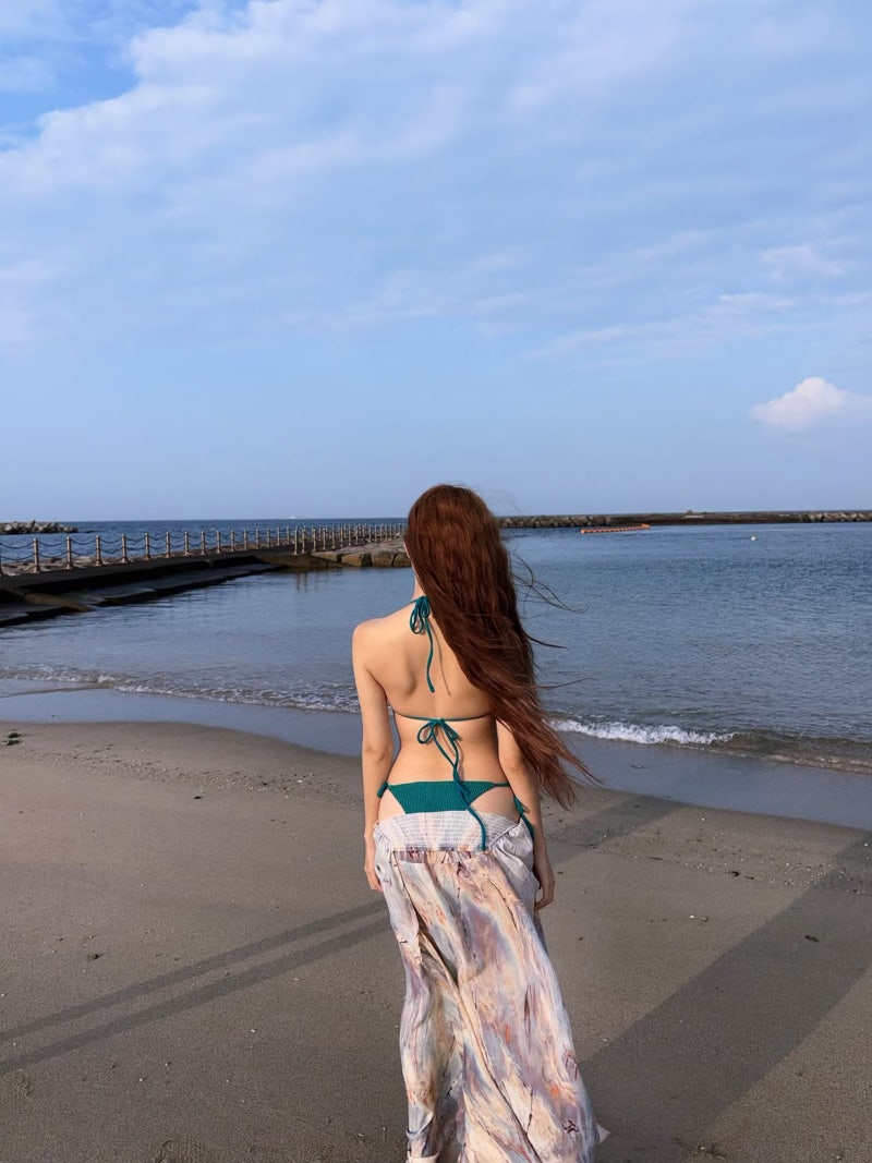 Billlie's Tsuki at Water Bomb: One Piece of Fabric, Maximum Confidence