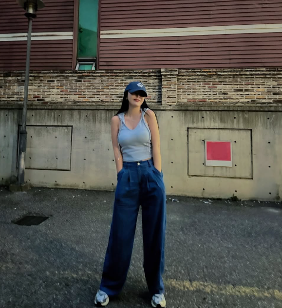 At 40, Trot Queen Hong Jin-young Masters the Art of Effortless Summer Style