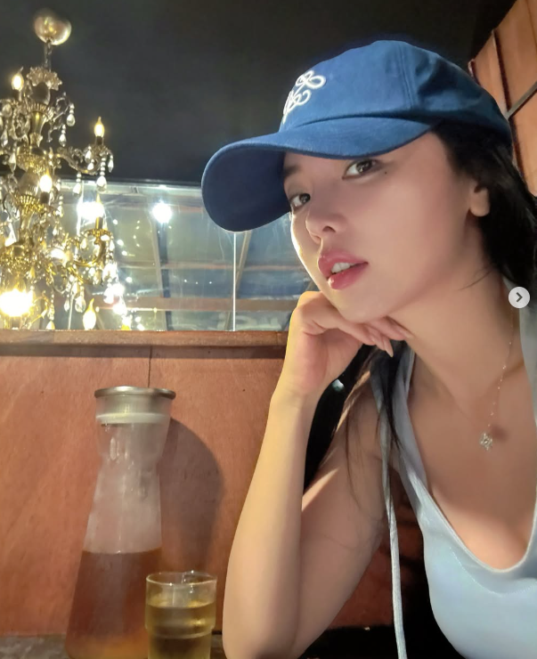 At 40, Trot Queen Hong Jin-young Masters the Art of Effortless Summer Style