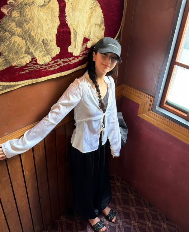 Jisoo's Cap Trick: How BLACKPINK's Global Icon Keeps It Effortless