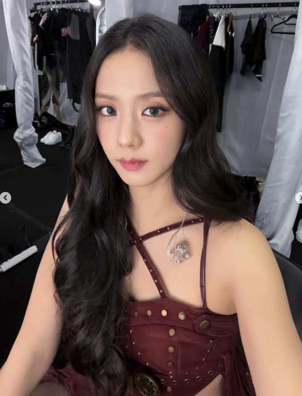 Jisoo's Cap Trick: How BLACKPINK's Global Icon Keeps It Effortless