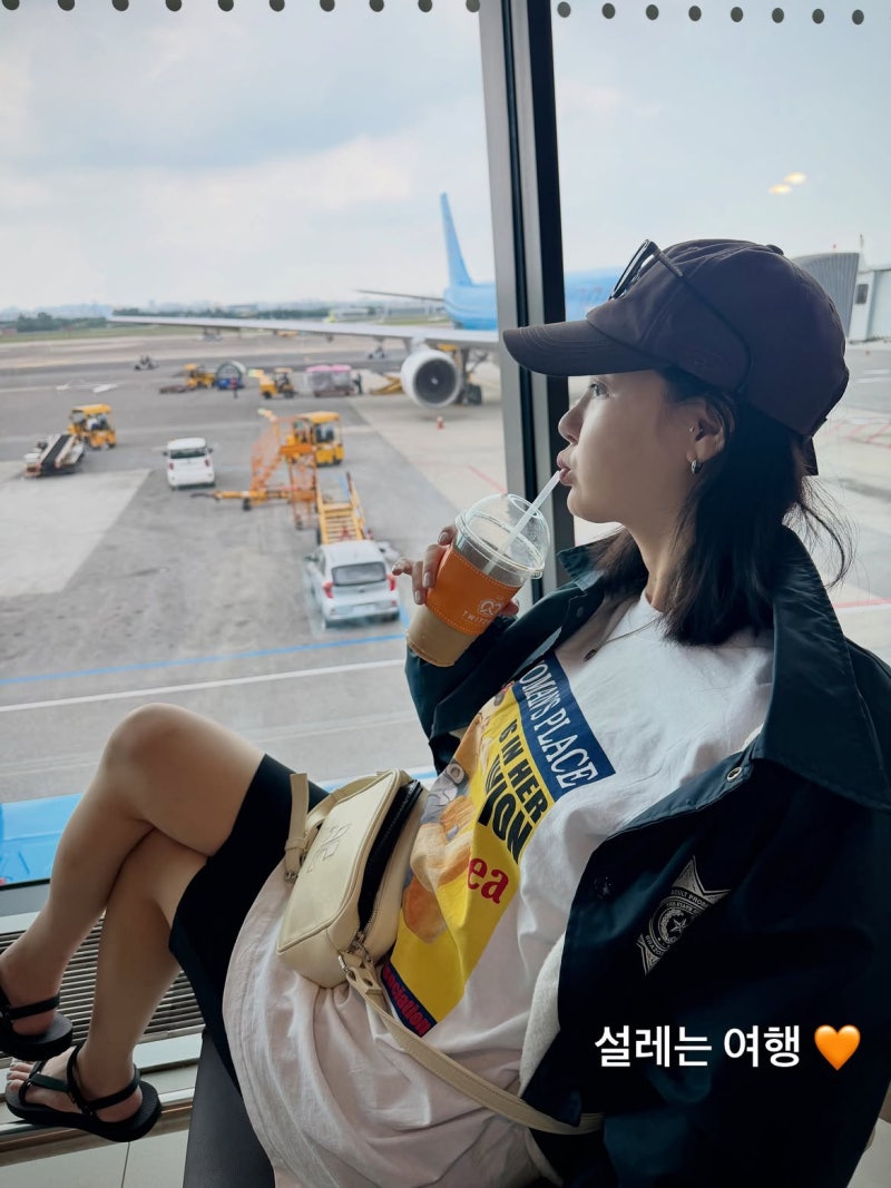Lee Joo Yeon's Resort Rotation: From Airport Cool to Beach Backless