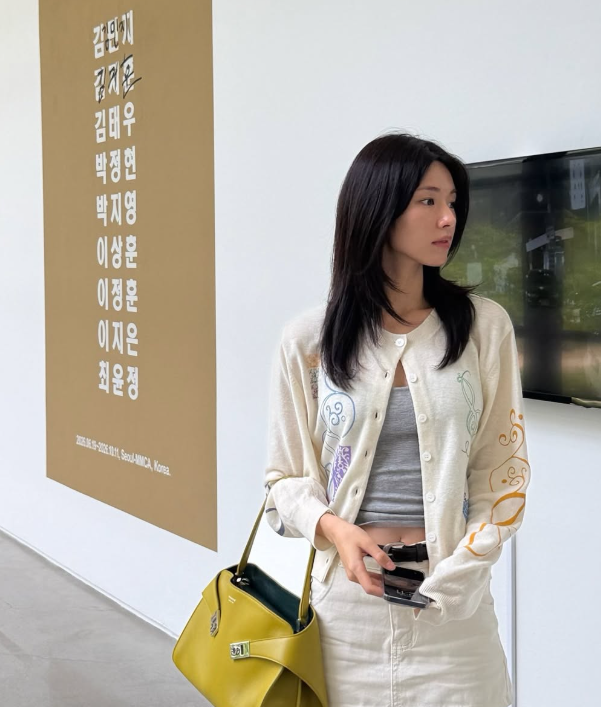 Ha Young Goes Gallery-Fresh: Netflix Star's Two Takes on Cultured Summer Style