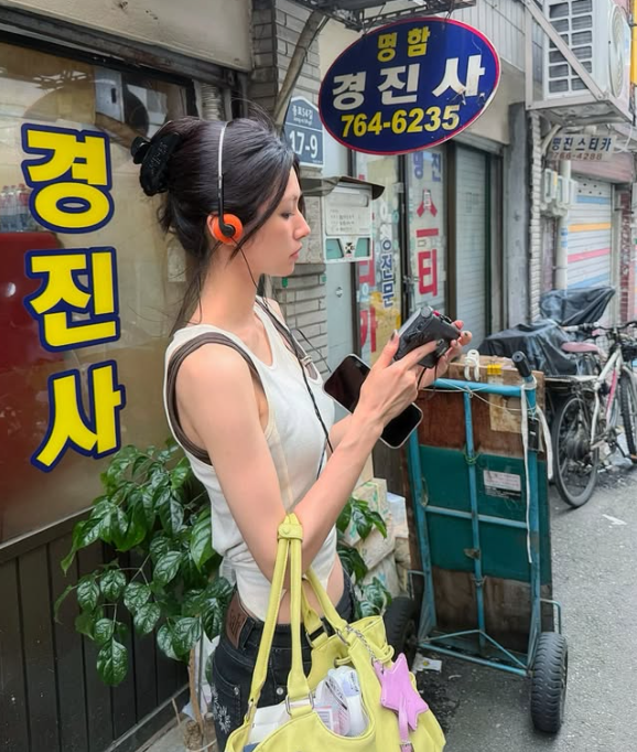 Ha Young Goes Gallery-Fresh: Netflix Star's Two Takes on Cultured Summer Style