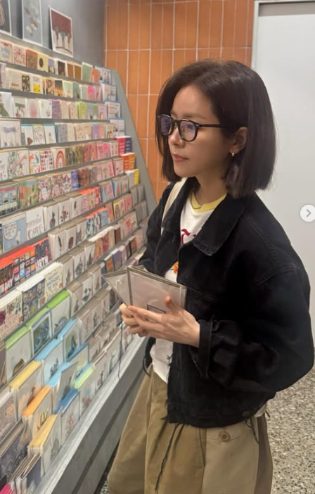 Han Ji-min is Quiet Luxury Code: How She Pairs Cropped Denim and Horn-Rimmed Glasses for Maximum Cool