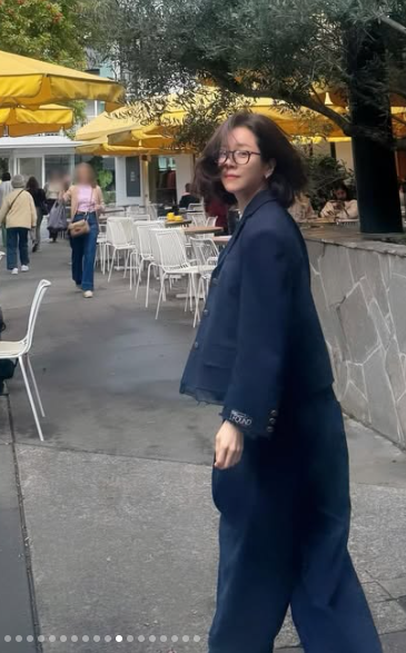 Han Ji-min is Quiet Luxury Code: How She Pairs Cropped Denim and Horn-Rimmed Glasses for Maximum Cool