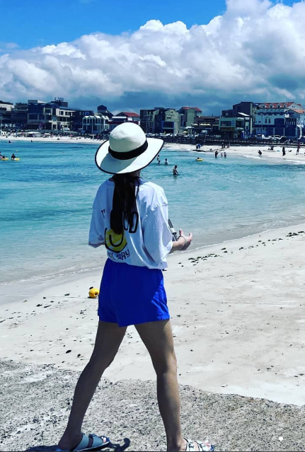 From Straight-A Honor Student to Style Icon: How Kim Tae-hee Masters Effortless Summer Vacation Dressing
