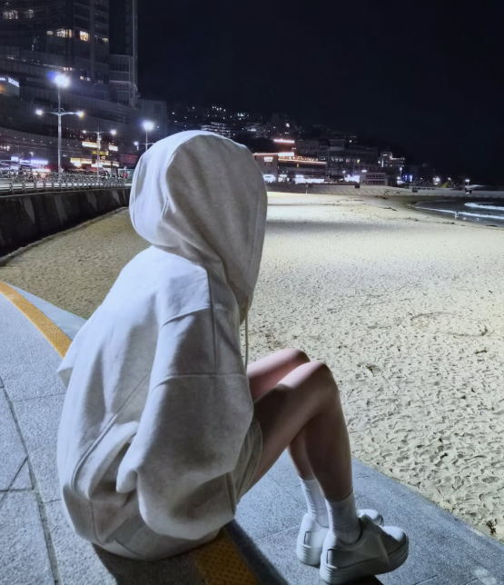 Park Min-young Proves Oversized Shapes Work at Every Volume