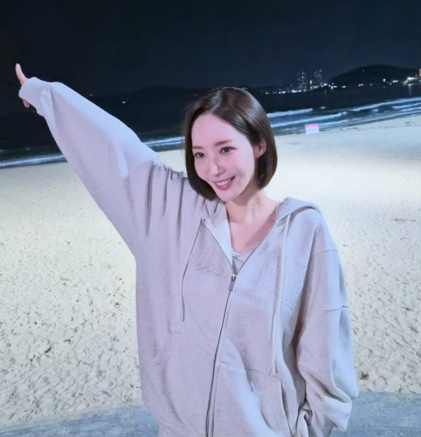 Park Min-young Proves Oversized Shapes Work at Every Volume