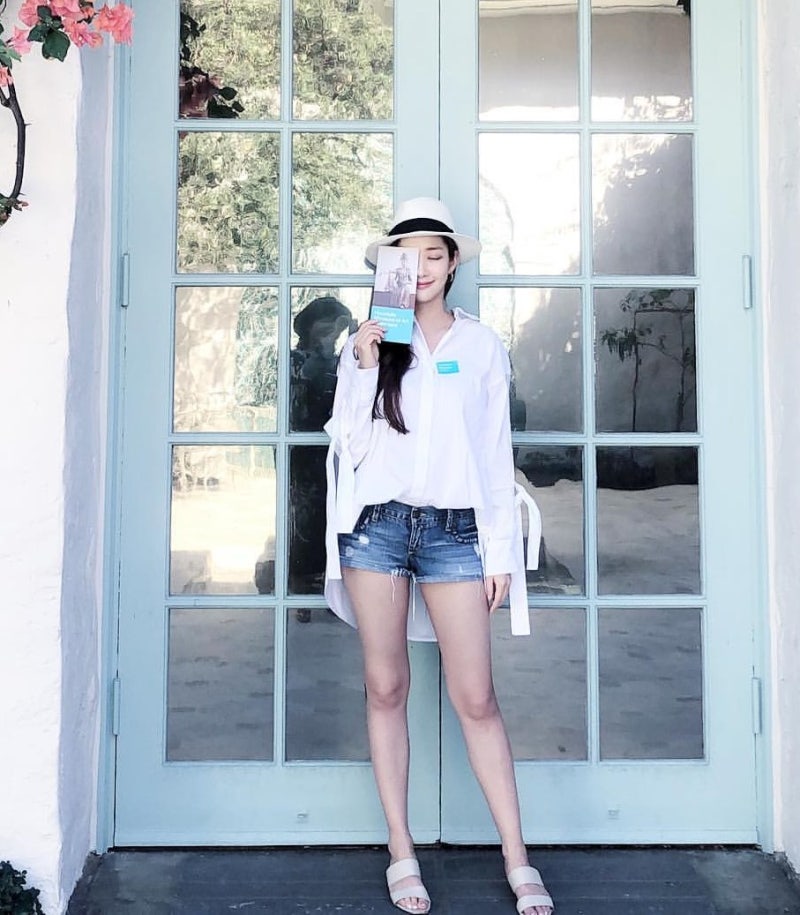 Park Min-young Proves Oversized Shapes Work at Every Volume