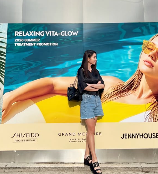 From Gangnam's Top Five Faces to SNS Comment Queen: Lee Min-jung Breaks Down Two Effortlessly Cool Travel & City Looks