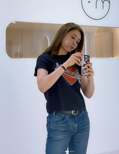 From Concert Tickets to Icon Status: Ok Ju-hyun Effortless-Cool Uniform