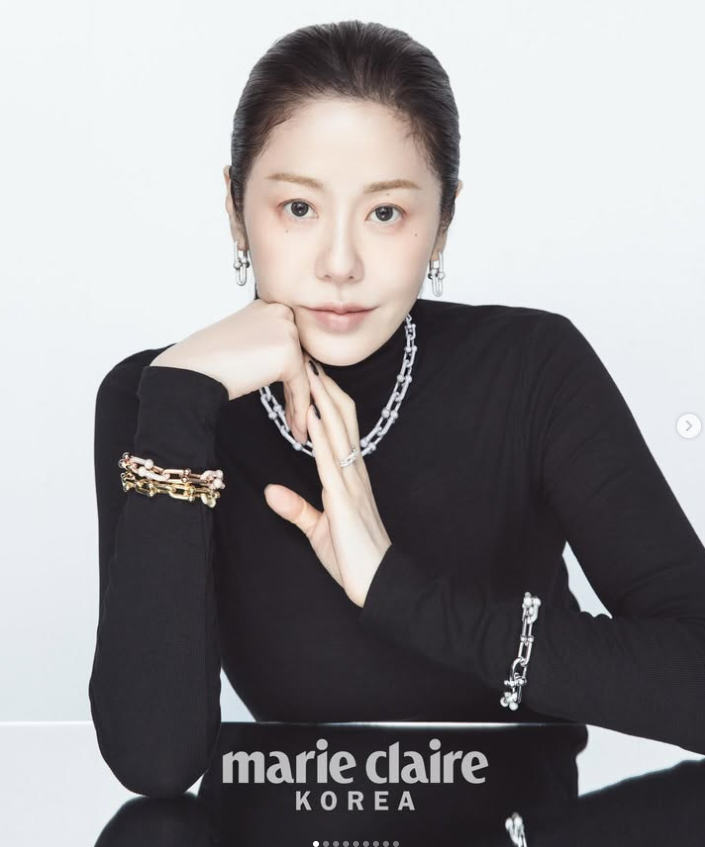 Baby-Faced Icon: Ko Hyun-jung Bold Color Play Proves Age Is Irrelevant