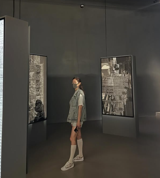 Korean Icon Moon So-ri Timeless Elegance: From Resort Whites to Gallery-Chic Denim