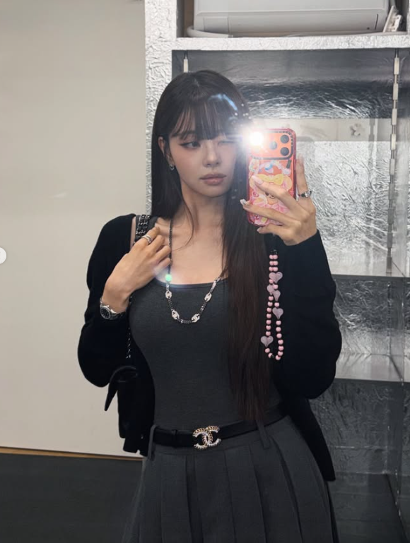 Song Ji-a Mood Swings Are Fashion: From Girly Y2K Pink to Moody Charcoal Chic