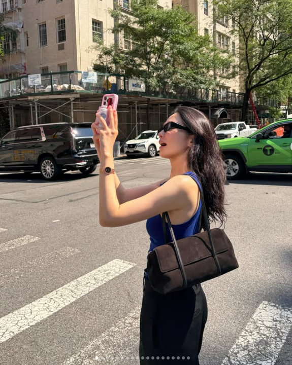 Park Gyu-young Owns New York Streets: Vivid Colors & Suede Edition