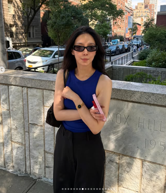 Park Gyu-young Owns New York Streets: Vivid Colors & Suede Edition
